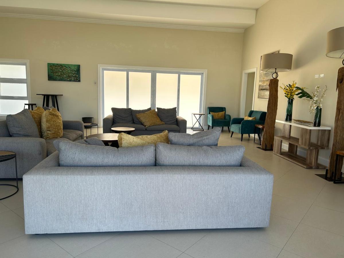 Seamist Villa @Oceanpointe Lucea Comfy 2Br W/Pool Gym & Parking Exterior photo