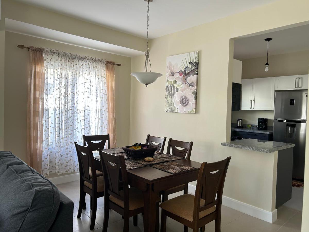 Seamist Villa @Oceanpointe Lucea Comfy 2Br W/Pool Gym & Parking Exterior photo