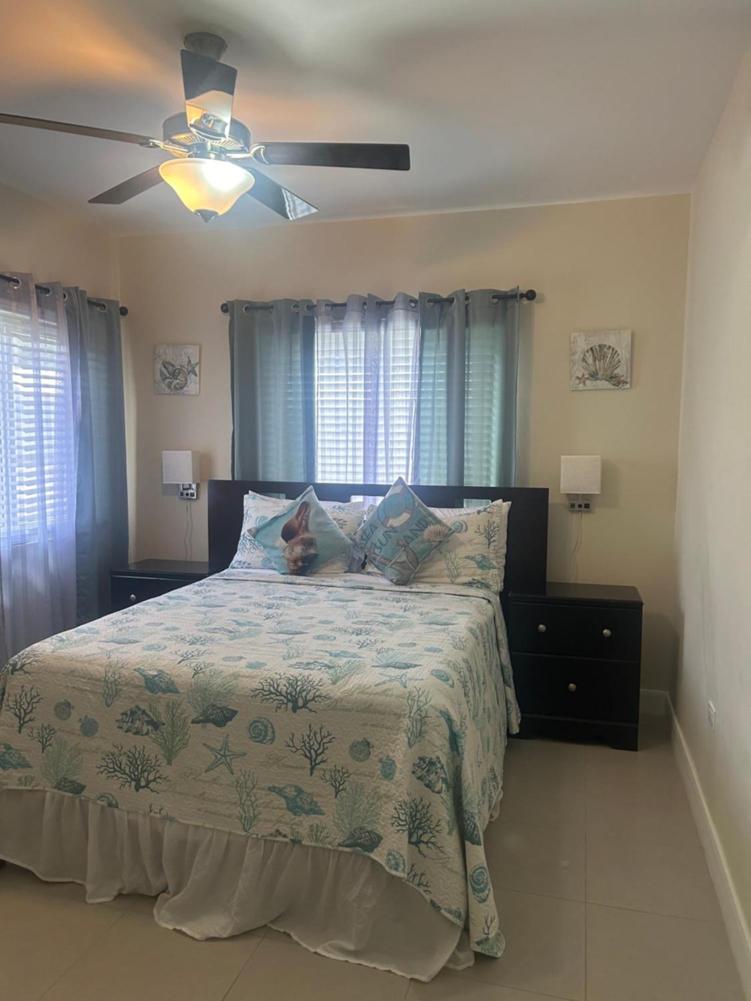 Seamist Villa @Oceanpointe Lucea Comfy 2Br W/Pool Gym & Parking Exterior photo